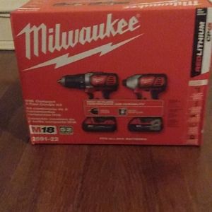 Milwaukee 2 in 1 RedLithhium Drill Set